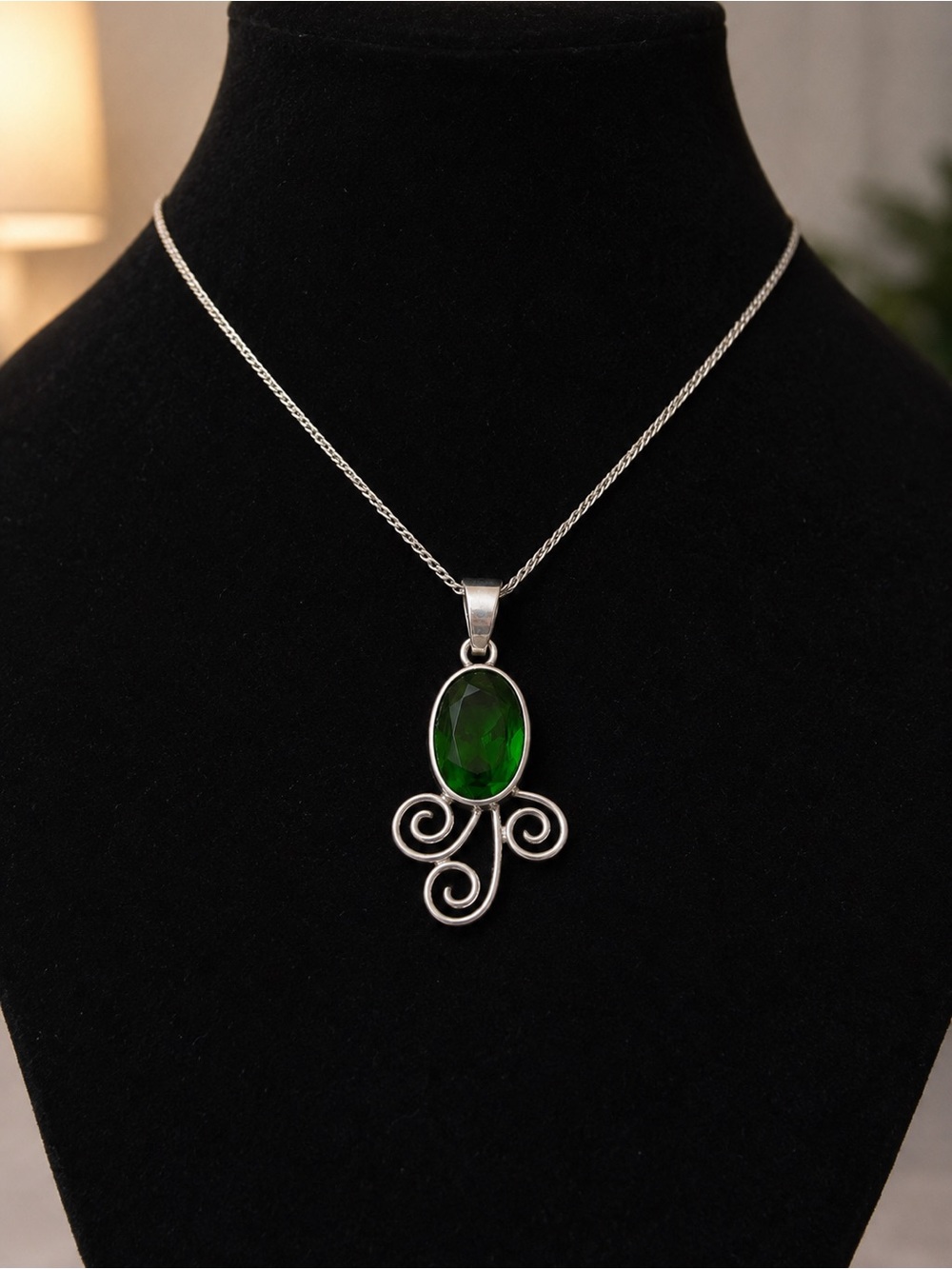 925 Sterling Silver Green Faceted Oval Pendant Scroll Design Vintage Jewelry